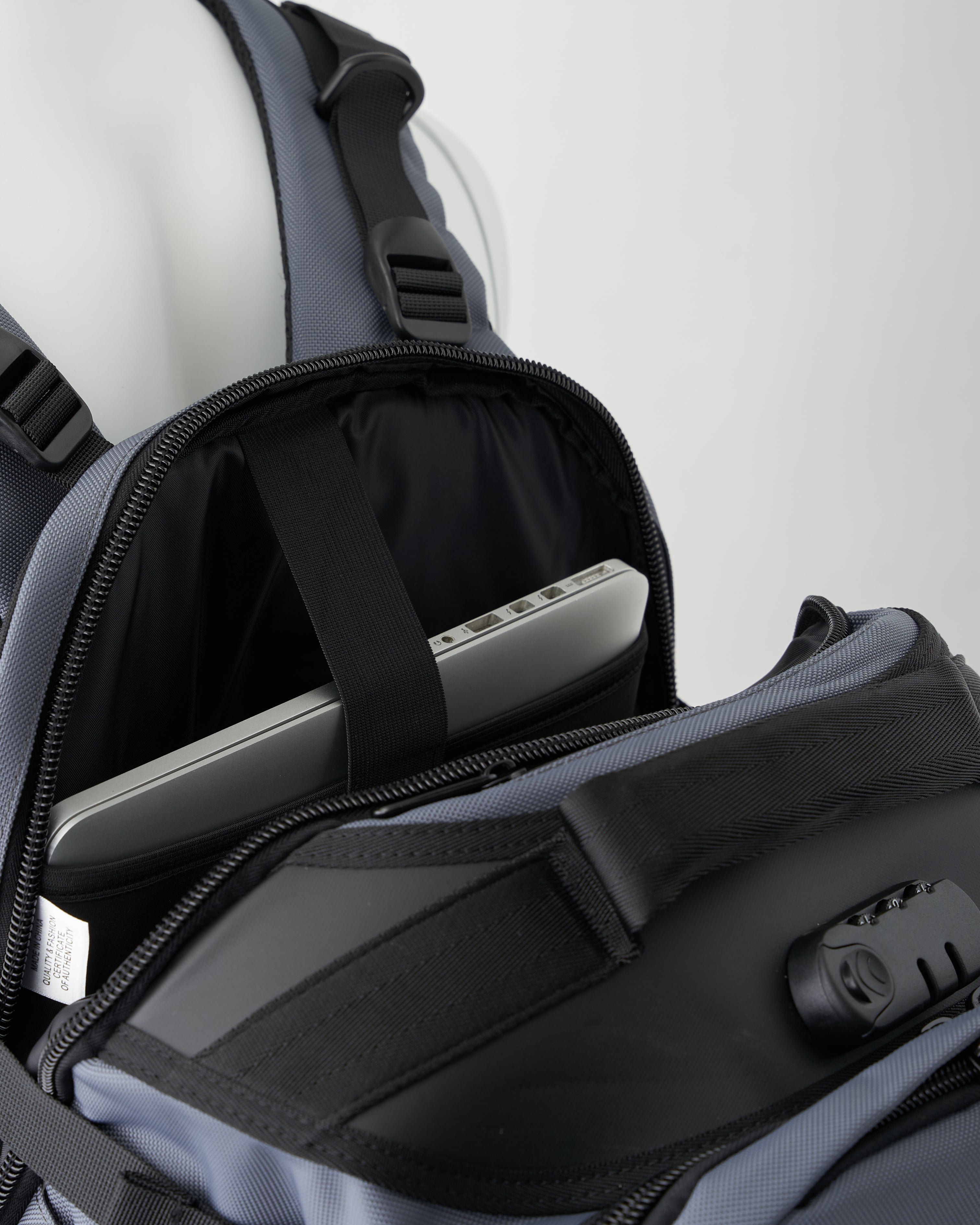 Venture Bag | Spacious, Functional, and Ideal for Active Lifestyles - Honu