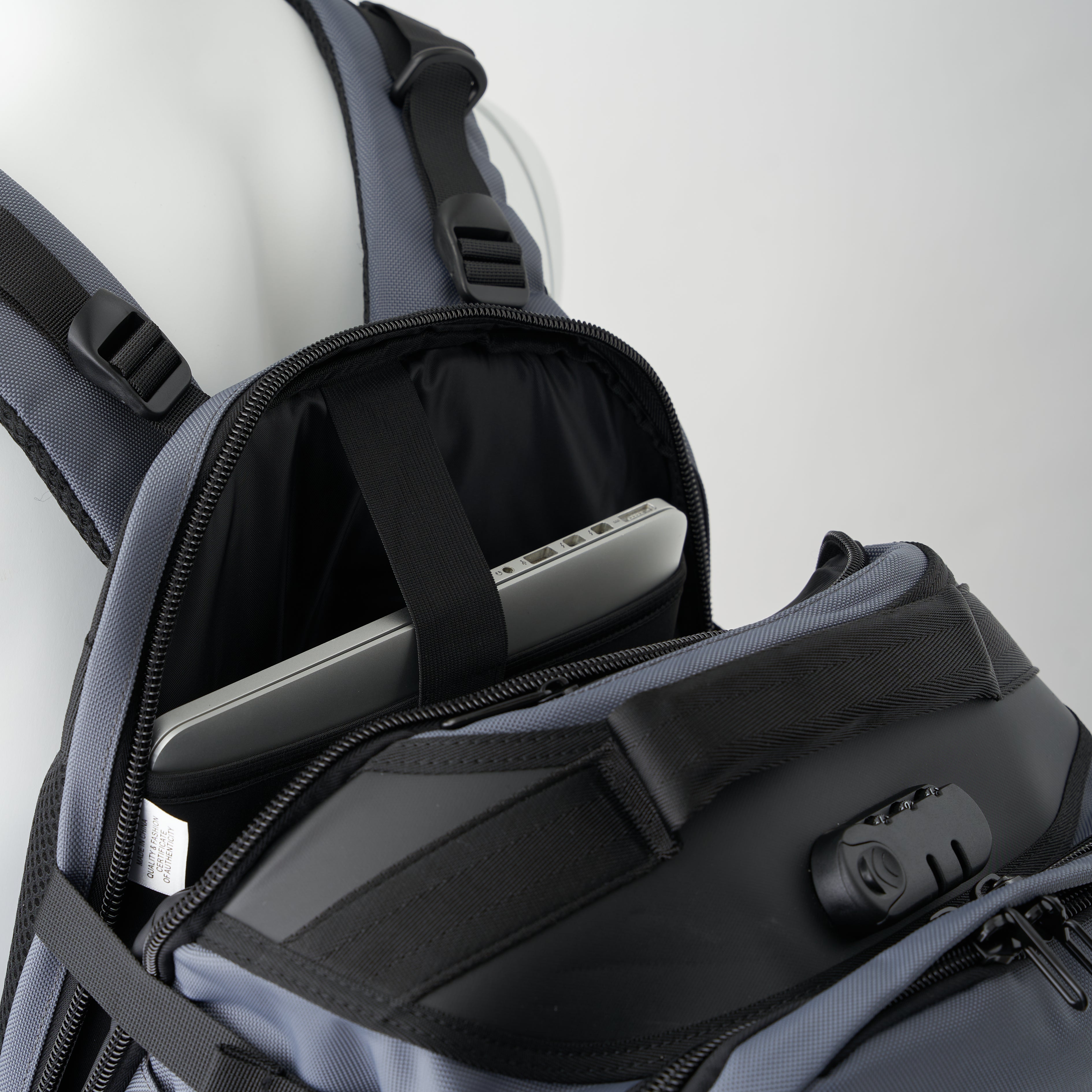 Venture Bag | Spacious, Functional, and Ideal for Active Lifestyles - Honu