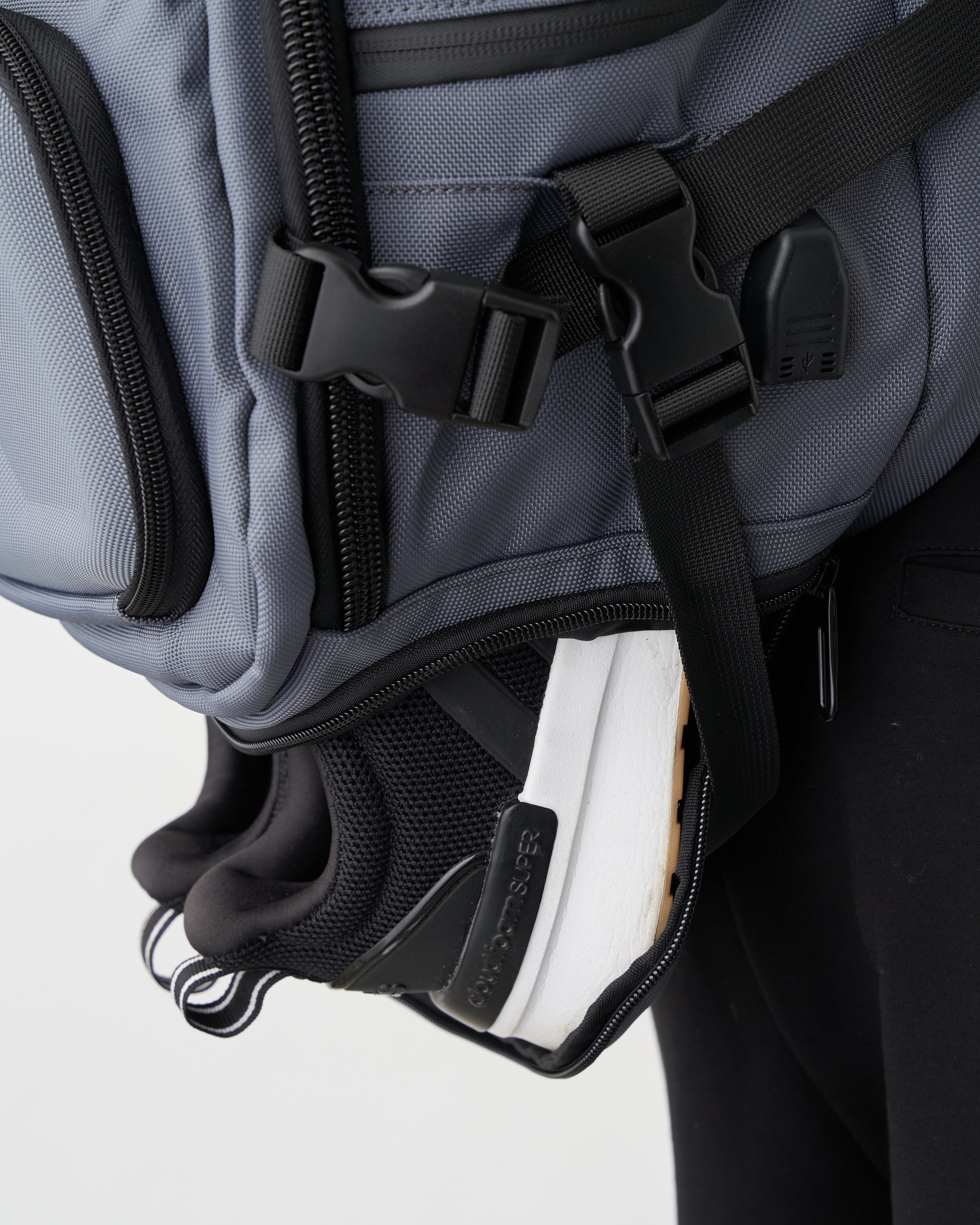 Venture Bag | Spacious, Functional, and Ideal for Active Lifestyles - Honu