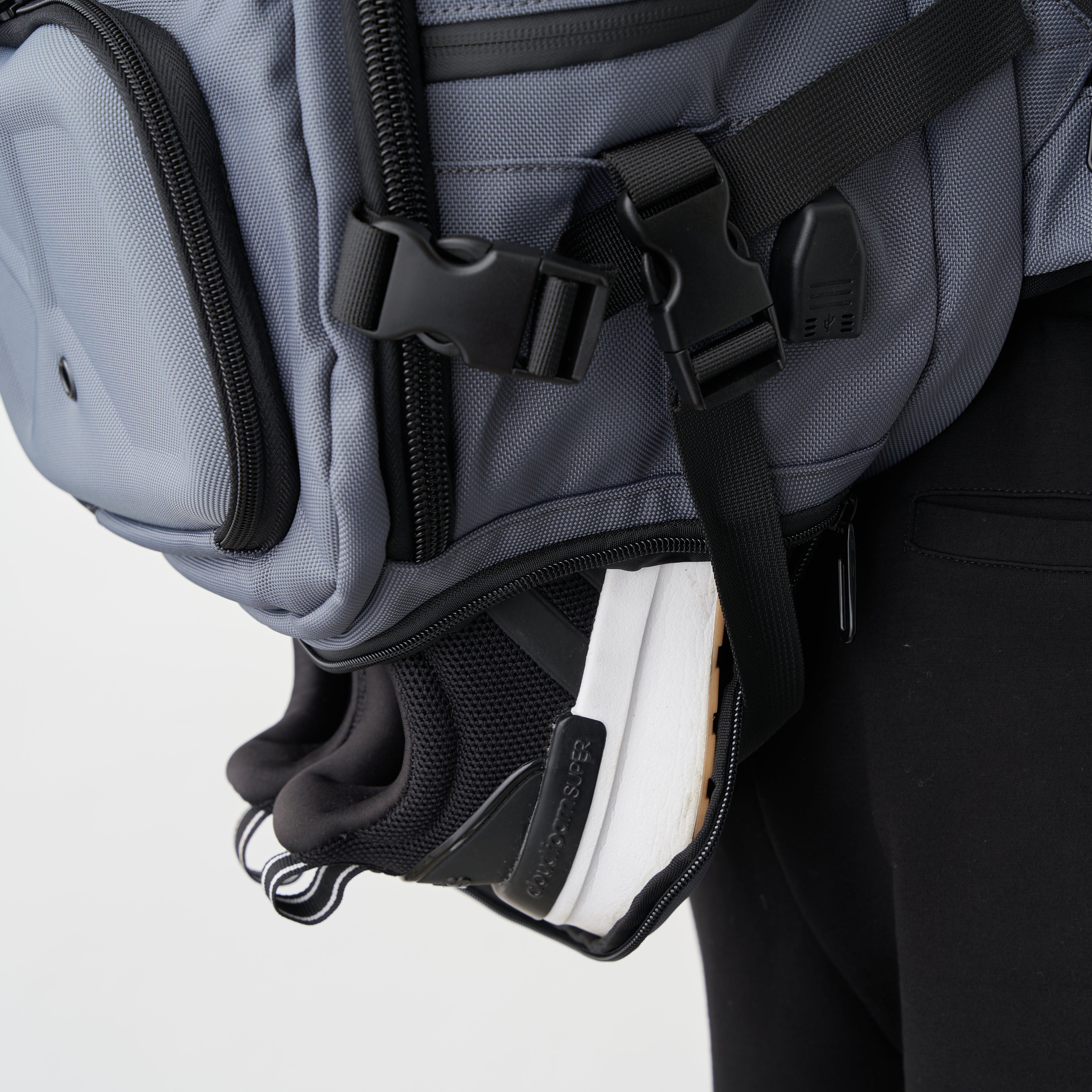 Venture Bag | Spacious, Functional, and Ideal for Active Lifestyles - Honu